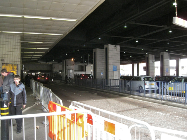 Picking up and setting down, New Street station southeast