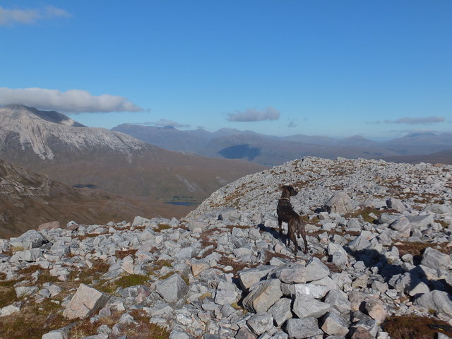 Minor summit to north east of Lochan Gobhlach