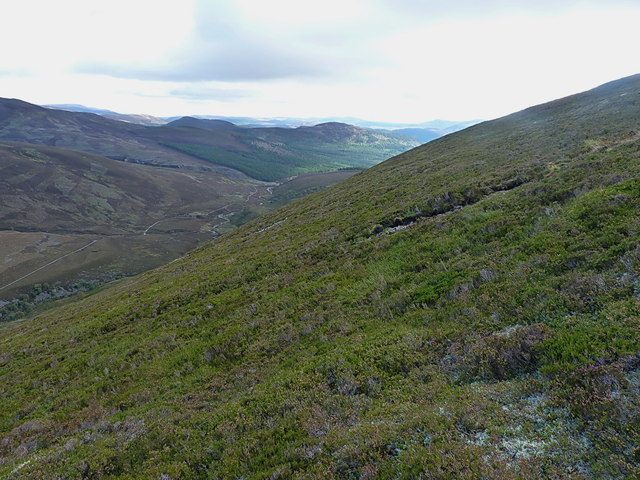 Across the northern slopes of Carn na Drochaide
