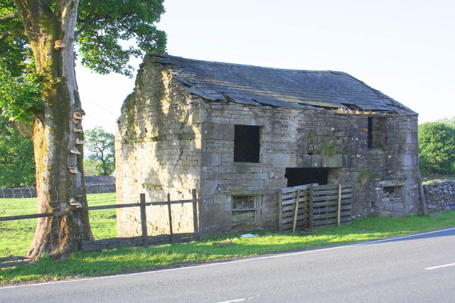 Barn beside Blea Moor Road at Far Gearstones