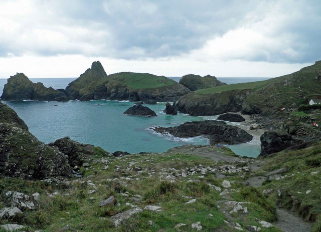 Kynance Cove © Steve Fareham cc-by-sa/2.0 :: Geograph Britain and Ireland