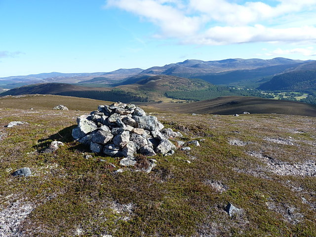 Meikle Elrick cairn - towards Lochnagar