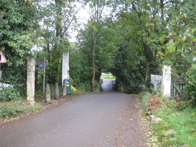 Wheathampstead: Site of Leasey Bridge Lane level crossing