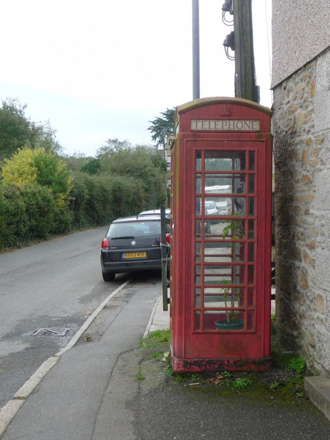 Praze-an-Beeble: red telephone box