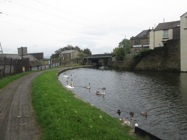Approaching Whalley Road Bridge, Leeds & Liverpool Canal