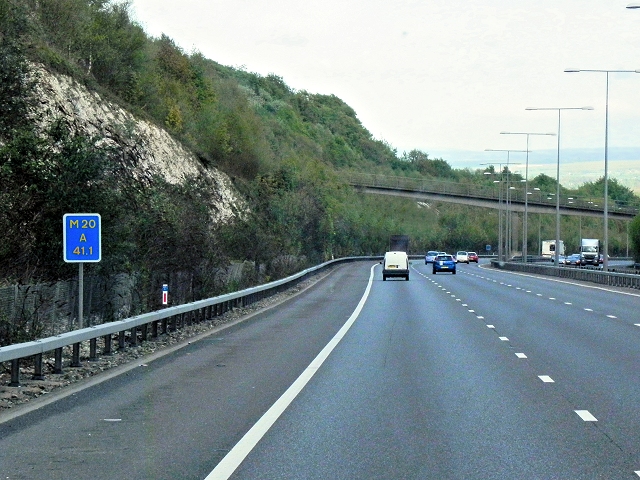 Southbound M20, Butts Hill Wood