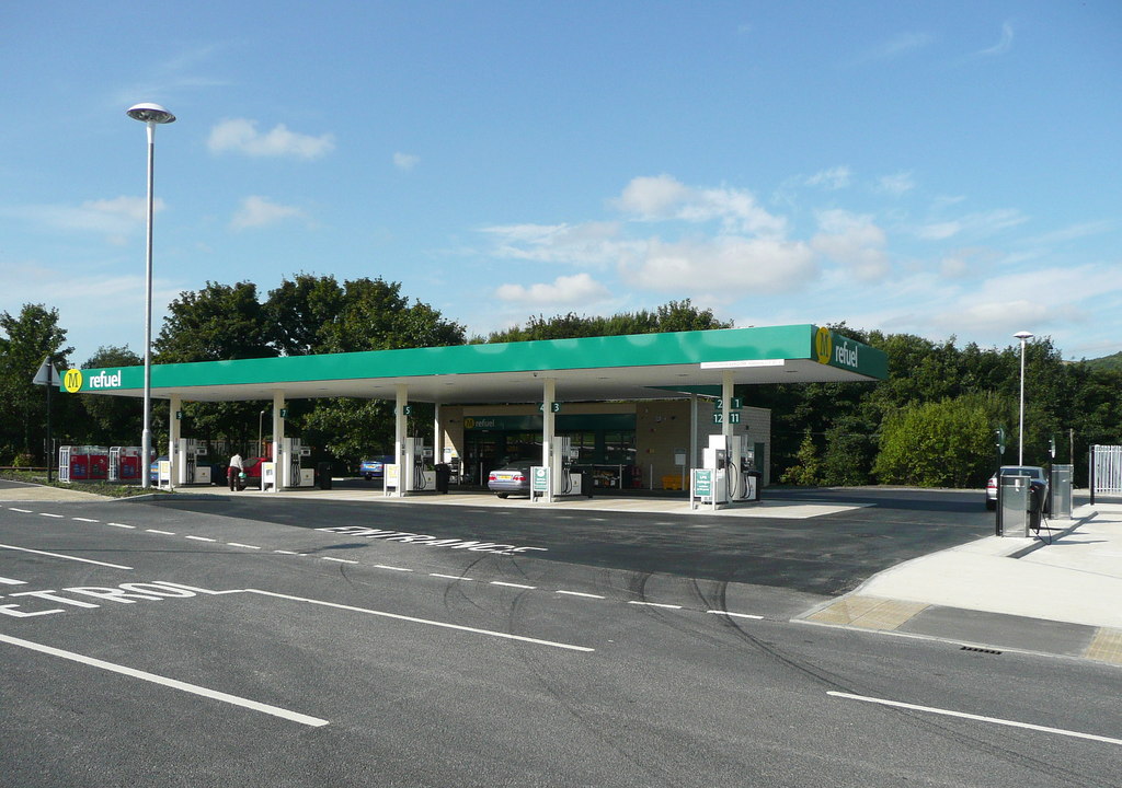 morrisons-petrol-station-elland-humphrey-bolton-cc-by-sa-2-0