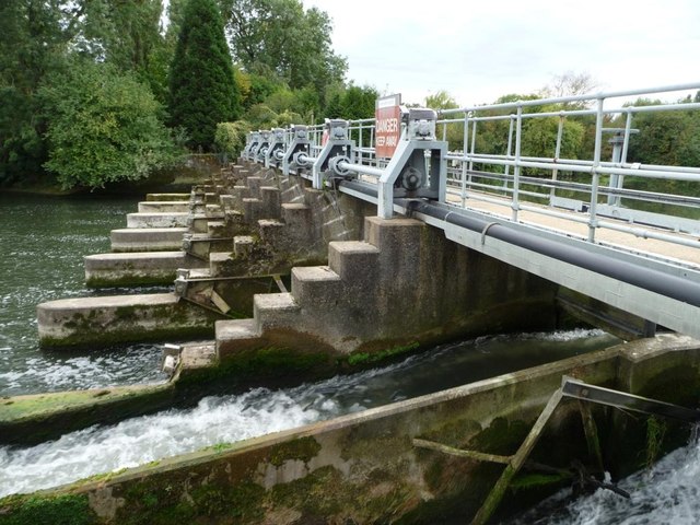 Footbridge across the large weir at Shiplake Lock