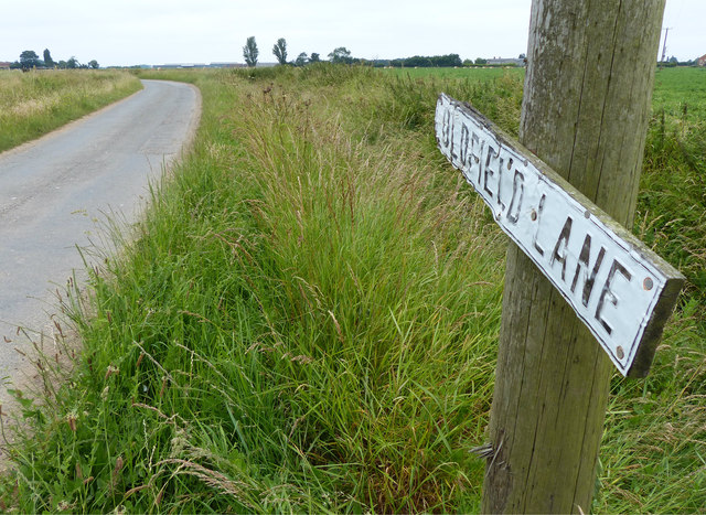 Sign along Oldfield Lane © Mat Fascione cc-by-sa/2.0 :: Geograph ...