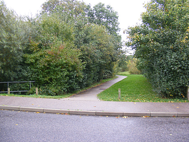 Footpath to the A12 Saxmundham Bypass