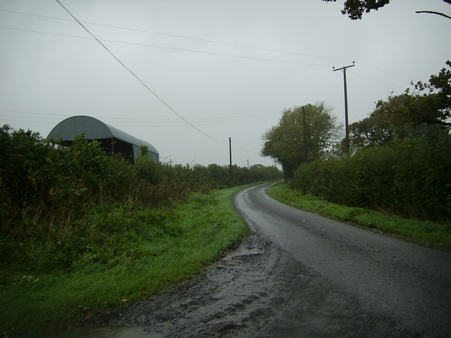 Bend in the road near Llanlliwe