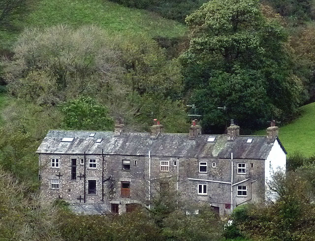 Terrace of cottages at Cowbrow Foot, Lupton