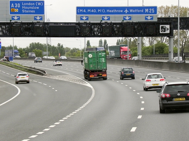 M25, Runnymede Junction © David Dixon :: Geograph Britain and Ireland