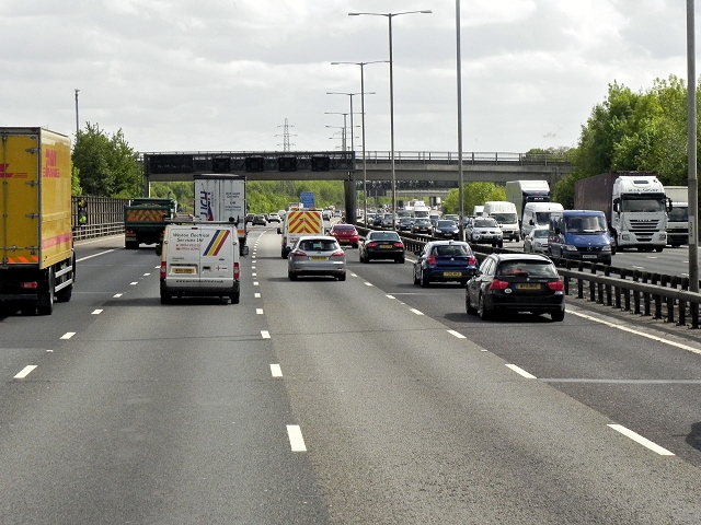 Anti-clockwise M25 near Palmers Moor... © David Dixon cc-by-sa/2.0 ...