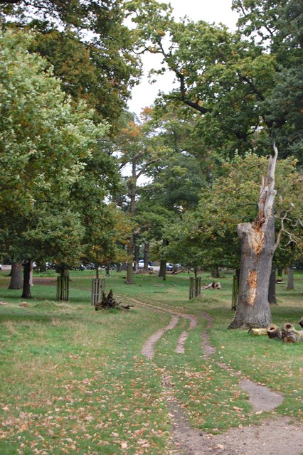 Track From The Car Park At East Sheen C John Myers Cc By Sa 2 0