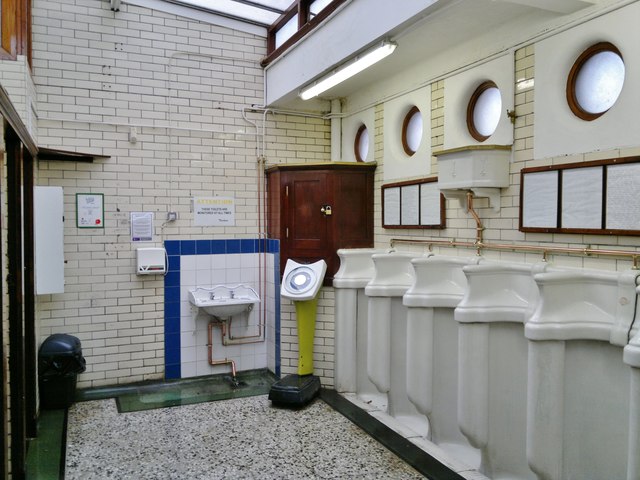 Pier head toilets, Hull