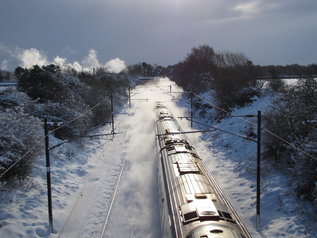 intercity-express-train-in-the-snow-andrew-tryon-cc-by-sa-2-0