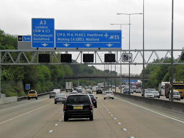 Sign Gantry, Clockwise M25 © David Dixon cc-by-sa/2.0 :: Geograph ...