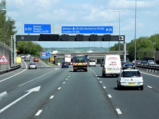 M25, Exit at Reigate Hill (Junction 8) © David Dixon cc-by-sa/2.0 ...