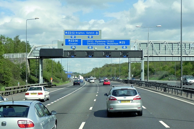 M25 Approaching Merstham Interchange © David Dixon cc-by-sa/2.0 ...