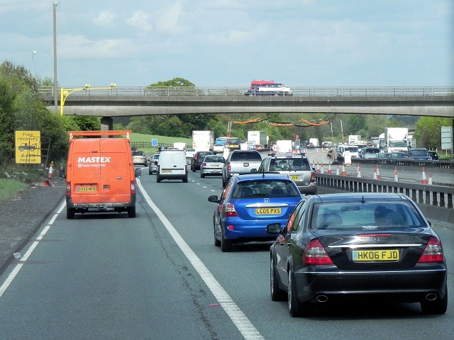 M25, London Road Bridge © David Dixon :: Geograph Britain and Ireland