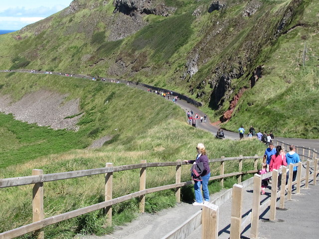 The descent to the Windy Gap from the Visitor Centre