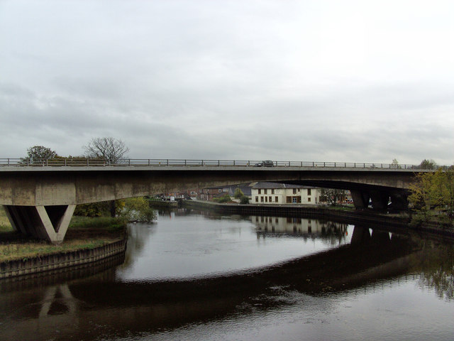 Bridge carrying the A162 over the Aire and Calder Navigation at Ferrybridge