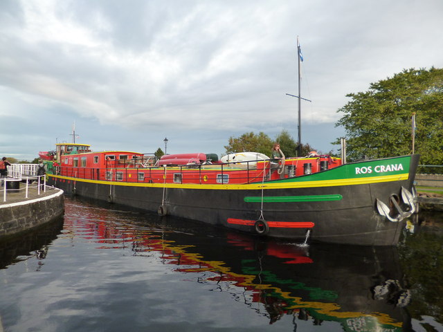 Ros Crana emerging from the top lock of the Muirtown flight, Caledonian canal