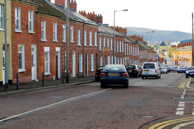 East Belfast © Robert Ashby cc-by-sa/2.0 :: Geograph Ireland