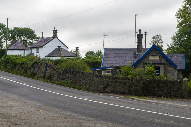 Pen-yr-Allt and Glan Aber © Ian Capper cc-by-sa/2.0 :: Geograph Britain ...