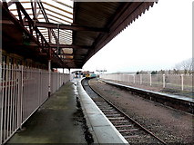 ST1166 : Short train, long platform at Barry Island railway station by Jaggery