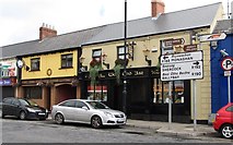 H6014 : The Oakland Arms and West Bar, Bridge Street, Coothill by Eric Jones