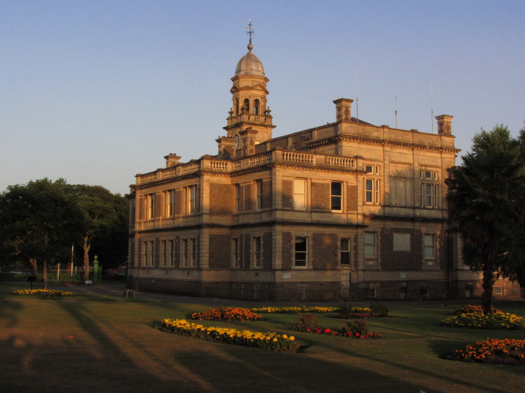 Llanelli Town Hall © Colin Park Geograph Britain and Ireland