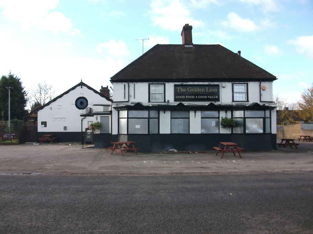 The Golden Lion - now another closed... © John Webb cc-by-sa/2.0 ...