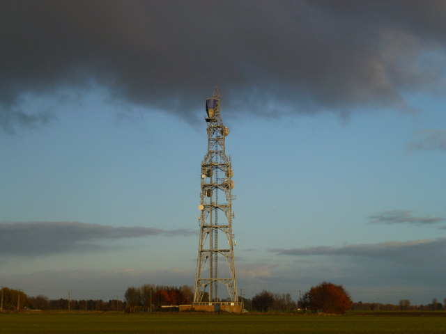 Newton telecommunications mast near... © Richard Humphrey cc-by-sa/2.0 ...