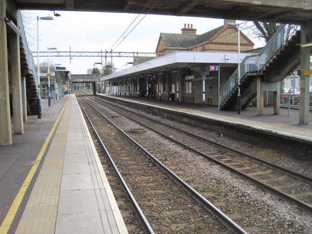 Westcliff railway station, Essex © Nigel Thompson cc-by-sa/2.0 ...