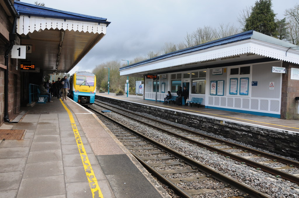 Abergavenny railway station © Philip Halling cc-by-sa/2.0 :: Geograph ...