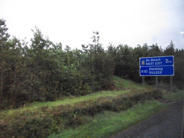 Distance sign on the M1 2kms south of Junction 8