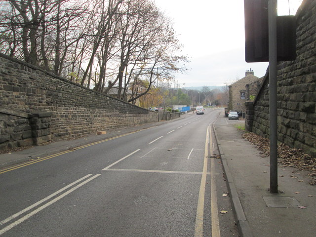Thornhill Road - viewed from near Fall Lane
