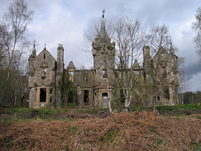 Ruins of Dunalastair House © Trevor Littlewood Geograph