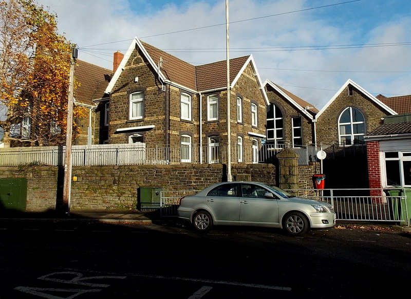 Brynhyfryd Junior School, Swansea © Jaggery ccbysa/2.0 Geograph