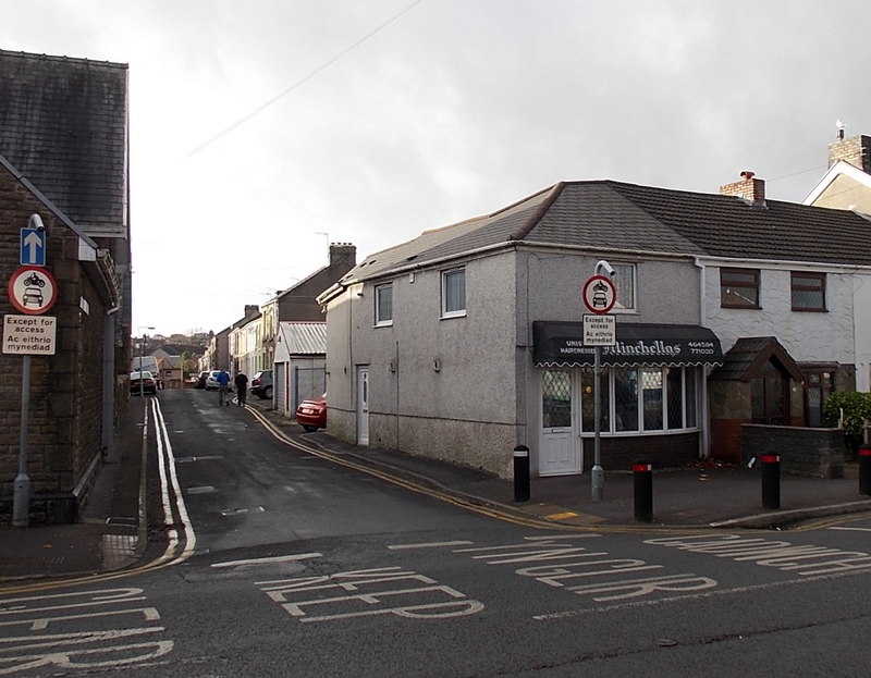 Minchellas unisex hairdressers, Swansea © Jaggery Geograph Britain