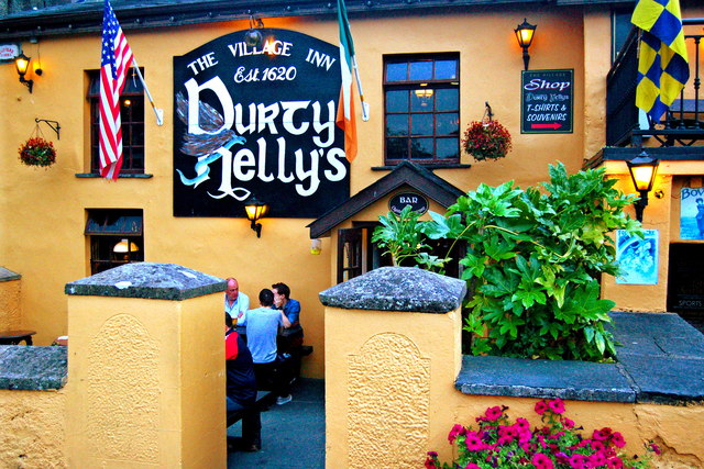 Bunratty - Durty Nelly's Pub - Front Side & Entrance