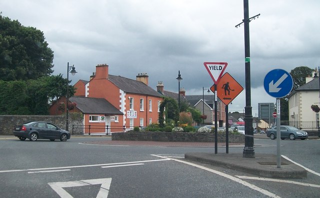 The junction of the R162 and the N51 at Flowers Hill
