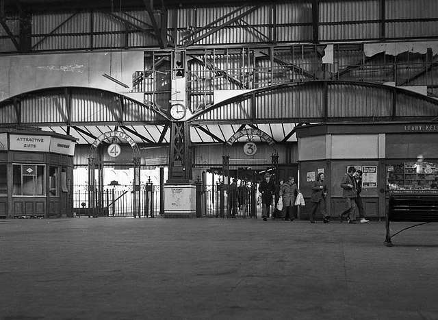 Queen's Quay station - interior - 1976 (4)