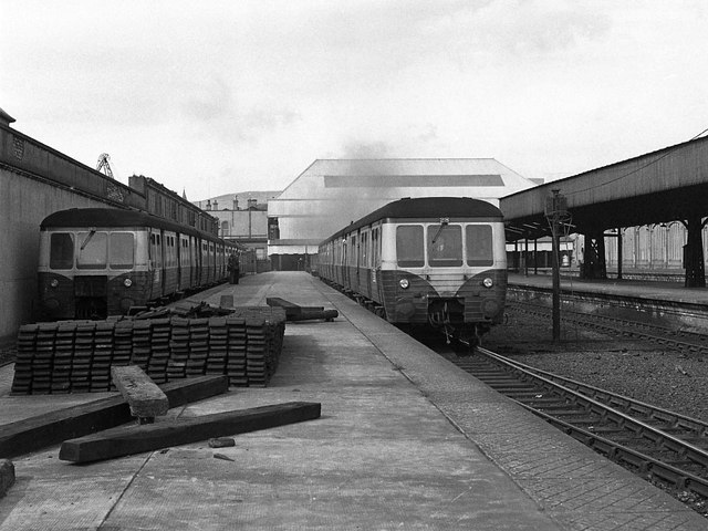 Queen's Quay station - Platforms 1 & 2 (2)