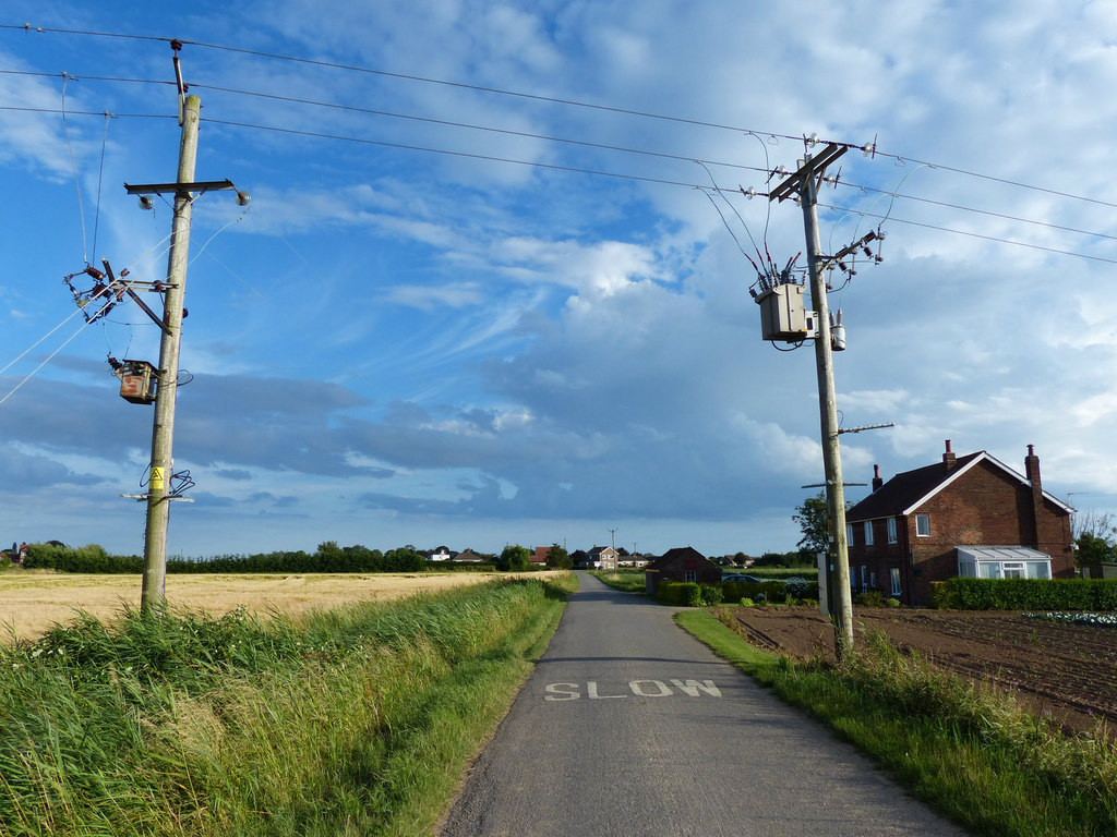 Power Lines Crossing Field Lane © Mat Fascione Cc By Sa20 Geograph Britain And Ireland 5002