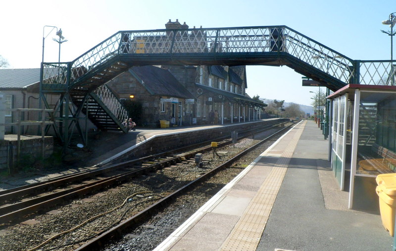 Machynlleth Railway Station Footbridge © Jaggery :: Geograph Britain ...