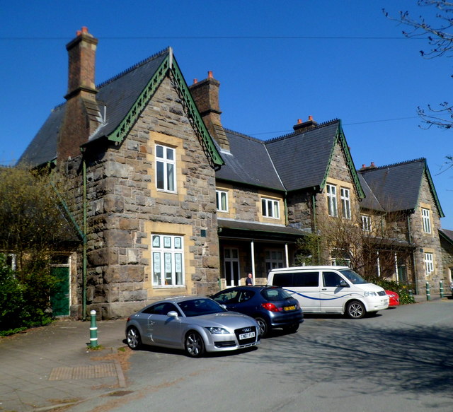 Railway Station Buildings, Machynlleth © Jaggery :: Geograph Britain ...