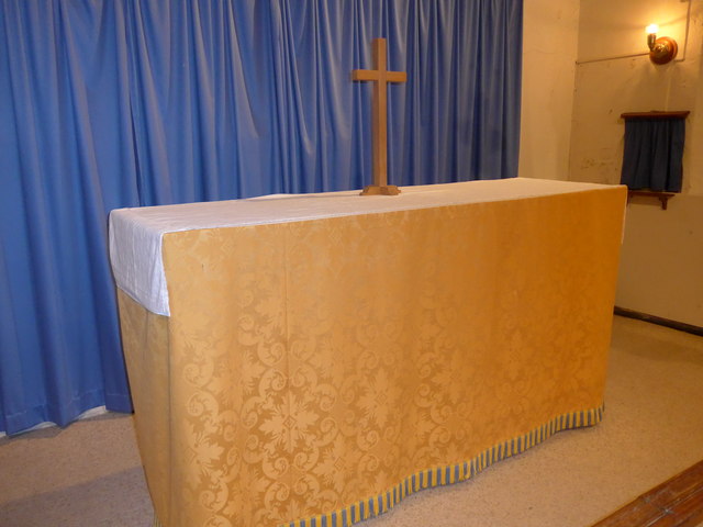 St Edmund, Wootton: altar